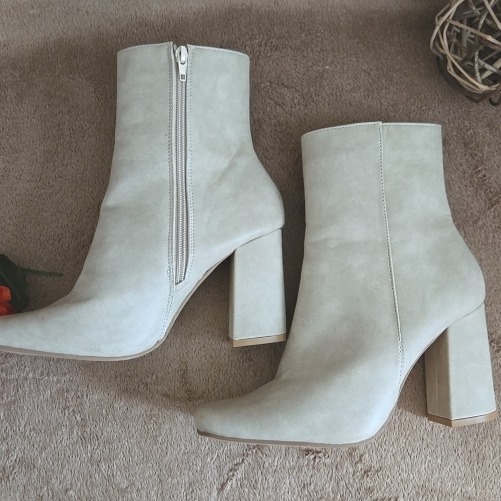 StreetWear Society | Cream Beige Heeled Boots - Picture 8 of 10